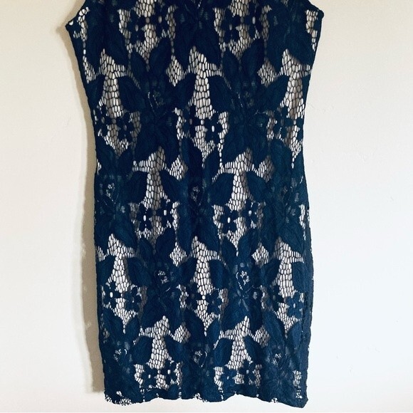 NEW Speechless Floral Lace High Neck Bodycon Mini Dress Navy Tan Lining Size M - Picture 5 of 8